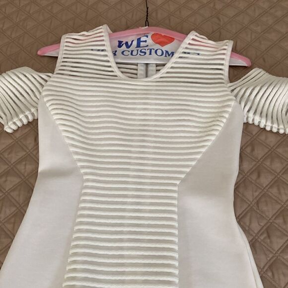 Yigal Azrouel White Sheath Cold Shoulder Dress. Size 0. - Picture 5 of 9